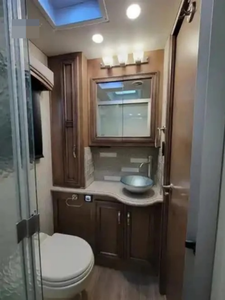 NEATLY USED  2020 N-E-W-M-A-R RV K-O-U-N-T-R-Y STAR 3717  DISPONIBLE À LA VENTE - Product Image 2