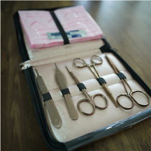 Kit de cirugía menor al por mayor, 5 piezas, incluye almohadilla de silicona, kit de disección, instrumentos médicos, instrumentos quirúrgicos portátiles - Product Image 1