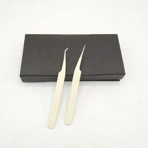 แหนบแยกขนตาทำจากสเตนเลสสตีลเคลือบผงสีขาวนม45องศาแบบยั่งยืน - Product Image 2