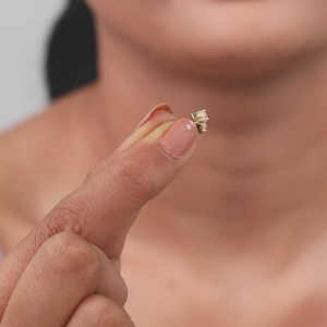 Boucles d'oreilles clous en diamant de laboratoire Collection Gold Bud - Product Image 3