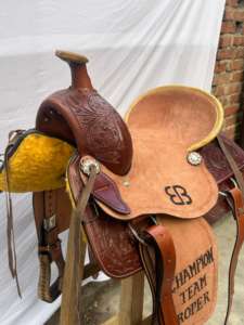 Ensemble de selle western en cuir haut de gamme avec motif Barrel Racing et arceau en bois |   Ensemble de fixation sans clou pour équipement d'équitation en acier inoxydable, façonné à la main - Product Image 2