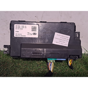 SERVICES CENTRAUX DE CONFORT SANS SUIVI DE LA PARTI DE HAUT EN BAS DE LA VÉHICULE - Land Rover Range Rover Evoque Série M8E214D600AC PT153 (18>) - Product Image 1