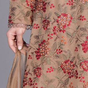 Robe en lin indienne dernier style pour femmes Robes pakistanaises et costume punjabi Vêtements décontractés en soie pour femmes pour les fêtes - Product Image 3