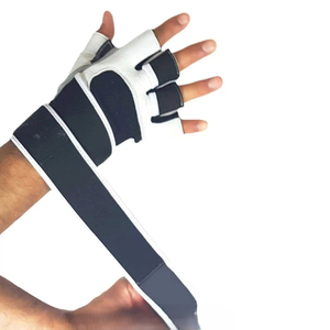 ถุงมือยกน้ำหนักสำหรับทุกเพศถุงมือยกน้ำหนักแบบมืออาชีพปกป้องจากตุ่มสินค้ามาใหม่ล่าสุดพร้อมโลโก้ของคุณเอง - Product Image 1
