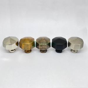 Tiradores hexagonales de latón con acabado personalizado para armario, tiradores para cajones de armario antiguos únicos, venta al por mayor - Product Image 3