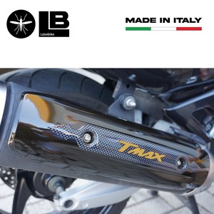 Nuova Protezione Scarico 3D in Ergal con Adesivo in Plastica per Yamaha Tmax 500-530 Dal 2008-16 Condizione Nuova Confezione Originale - Product Image 3