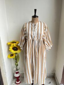 Vestido Midi de verano hecho a mano, informal, estampado de bloques florales, algodón con cuello profundo, coqueto, floral, estampado a mano, vestido para mujer - Product Image 2