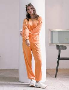 ชุดเสื้อมีฮู้ดของผู้หญิงเสื้อครอปแบบมีกระเป๋ามีซิปชุดวิ่งออกกำลังกายกำมะหยี่ชุดวอร์มสองชิ้นสำหรับผู้หญิงฤดูใบไม้ร่วงฤดูหนาว - Product Image 2