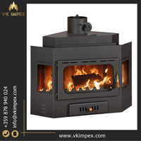 Cheminée à bois en acier moderne, élégante et pratique, avec une consommation de carburant de 4,3 kg/h et une puissance de chauffage de 14 kW pour la maison.