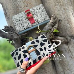 Bolso de mano de piel con estampado de animales reciclado hecho a mano para mujer, elegante monedero multiusos de Color rechoncho, tarjetero para mujer, billetera de moda - Product Image 1