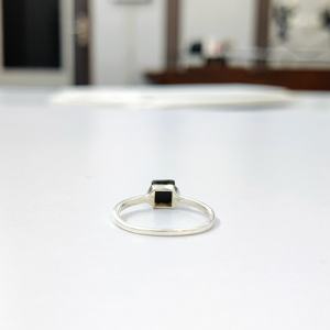 Bague en argent sterling 925 élégante en onyx noir carré pour femme Mini pierre pour la fête de mariage et les occasions cadeaux - Product Image 4