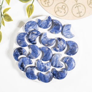 Piedras de Sodalita Azul Premium, Mini Piedras Curativas Talladas en Forma de Luna para Meditación y Decoración - Product Image 1