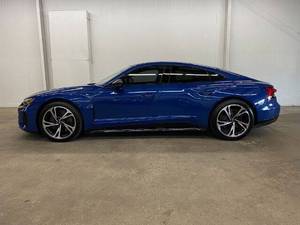 Audi e-tron GT quattro Prestige AWD quattro Prestige 2022, sedán de 4 puertas, libre de accidentes, autos usados en venta. - Product Image 2
