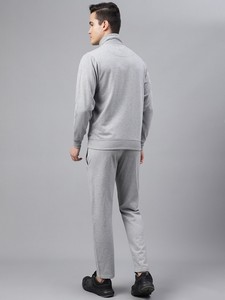 Chándal OEM de algodón gris para hombre al por mayor con rayas en el pecho rojas y Azul Marino-ropa de ocio informal y atlética - Product Image 4