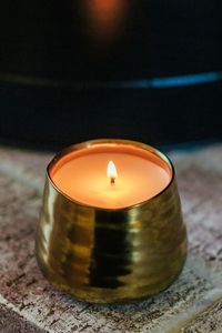 Pot à bougie en métal à finition antique pour les maisons traditionnelles, apportant une inspiration de design historique et culturel - Product Image 4