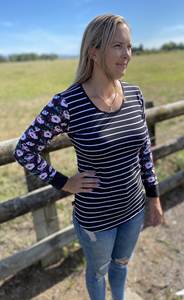 Camiseta de rayas de manga larga para mujer Diseño modesto sin cuello con estampado digital de manga - Product Image 3