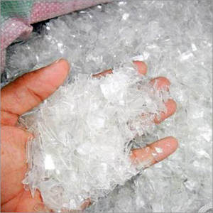 Fournisseur en gros à prix compétitif de flocons de PET transparents à chaud et de feuilles de PET recyclé de qualité moulage pour fibres, résistantes aux produits chimiques - Product Image 1