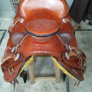 Selle Western de qualité supérieure fabriquée à la main | Conception en cuir durable, parfaite pour la conduite sur sentier et en ranch, selle confortable et durable - Product Image 2