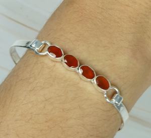 Bague ajustable pour femme en argent sterling S925 fait main, avec pierre précieuse ovale en cornaline rouge naturelle à facettes classiques, cadeau raffiné pour les fêtes - Product Image 2