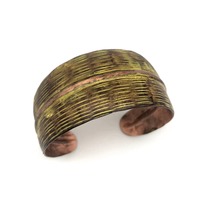 Offre Spéciale célèbre patine carré spirale fantaisie Bracelet Touchstone 2024 fabriqué à la main Vintage oxydé feuille de cuivre manchette pour les femmes