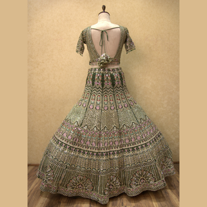 Nuevo diseñador Party Wear Heavy Mehndi Green Lehenga con hilo exquisito y Zari Ideal para Mehndi, Sangeet y eventos culturales - Product Image 4