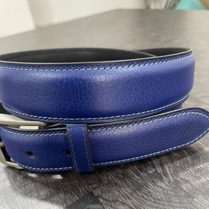 Cinturón Azul de Cuero Genuino Premium para Hombre con Hebilla Metálica, Cinturón de Moda Hecho a Mano y Duradero para Jeans y Ropa Casual - Product Image 3