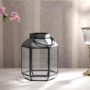 Nouveauté Lanterne artisanale en fer noir de style européen en forme d'hexagone Décoration de sol pour la maison Événements de Noël Utilisation de bougies - Product Image 1