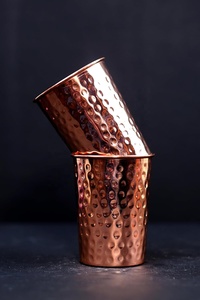 Tasses à boire en cuivre artisanal Divris avec finition martelée, design moderne, écologiques pour la maison et les voyages - Product Image 6