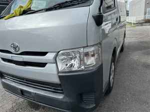 Camioneta Toyota Hiace Usada de 2018 - Product Image 3