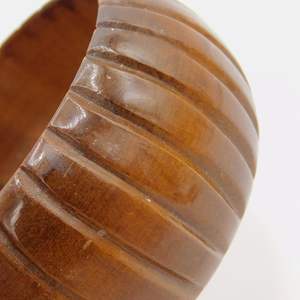 กำไลไม้แกะสลักมีสไตล์ทรงกลมสร้อยข้อมือดีไซน์สำหรับงานแต่งงานที่หรูหราสง่างามทันสมัย - Product Image 2