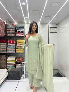 Meilleure vente de pantalon pakistanais Georgette lourde de créateur pour adultes nouvelle collection de vêtements de fête provenant directement d'Inde - Product Image 2