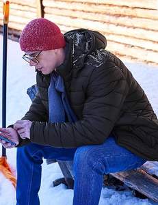 Veste bouffante d'hiver personnalisée pour hommes Manteau en cuir léger et chaud Capuche Col montant Fermeture éclair Polaire bouffante pour le froid - Product Image 6