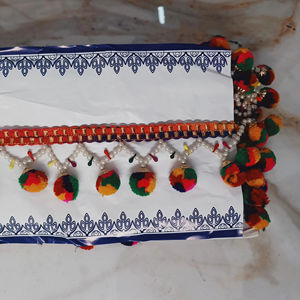 Beau travail d'appliques en dentelle douce pour les robes de créateurs Sarees Dupattas disponibles en rouleaux pour les acheteurs en gros - Product Image 5