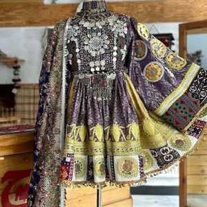 Robe afghane royale violette avec broderie métallique audacieuse, détails ethniques faits à la main, bijoux tribaux superposés avec des motifs de pièces de monnaie complexes - Product Image 6