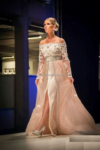 Kaftan sans col avec haut en filet brodé et bas en tissu de soie avec dentelle de haute qualité - Product Image 2