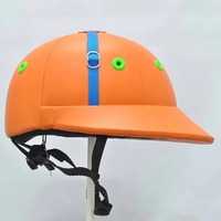 Casque d'équitation léger de haute qualité avec coque en cuir et tissu en velours, design personnalisable pour les courses de chevaux et le polo