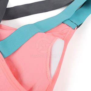 เสื้อชั้นในกีฬาผู้หญิงคุณภาพสูง ระบายอากาศได้ดี เป็นมิตรกับสิ่งแวดล้อม สายปรับได้ โลโก้ด้านหน้า ผลิตจากผ้าสแปนเด็กซ์/โพลีเอสเตอร์ รองรับการออกกำลังกายได้ดี - Product Image 5