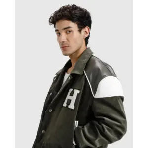 Blouson universitaire vintage en velours côtelé imperméable et réversible, avec broderies en cuir, style streetwear et universitaire, disponible en XS, couleur unie - Product Image 6