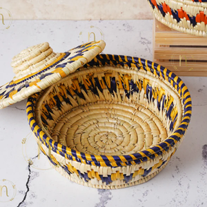 Recipiente decorativo de hierba moonj ecológico con un patrón único en zigzag y una tapa a juego, disponible a precio de mayorista. - Product Image 1