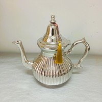 Nouvelle Arrivée 2025 – Théière en Laiton Style Arabe, Motif Unique Inspiré du Maroc, Finition Argentée, Écologique et Durable – Services à Café et Thé