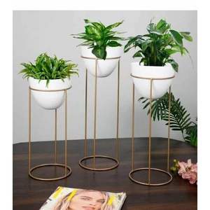 Ensemble de 3 grands pots de fleurs modernes en métal, écologiques, en fer, avec revêtement en poudre, pour une utilisation en intérieur, pour le salon - Product Image 1