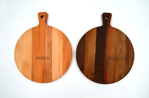 Planche à découper et de service en bois artisanal avec design floral en émail Planche à découper et de service en bois artisanal avec émail - Product Image 3