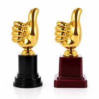 Nouveau Trophée Doigt d'honneur en plastique plaqué or de 13 cm, personnalisable avec logo, pour récompenses de team building et de bureau, base noire, modèle 2026
