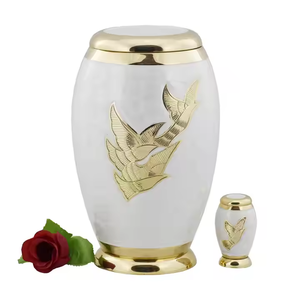 Urnes de crémation en laiton meilleure vente urne en métal adulte pour cendres humaines urne de crémation funéraire par Falah International - Product Image 1
