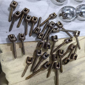 สกรูไทเทเนียมแบบหลายแกน 5.5 มม. 10 ชิ้น - Product Image 1