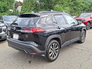 Toyota RAV4 Cross XLE AWD 2023 d'occasion en excellent état, sièges en cuir foncé, régulateur de vitesse adaptatif, prêt à rouler - Product Image 6