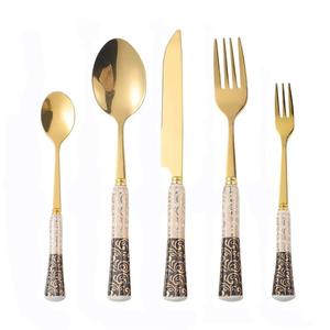 Ensemble de 4 cuillères à couverts en acier inoxydable parfaites pour la table d'ustensiles de cuisine, couverts plaqués couleur argent, poignée design de luxe - Product Image 3