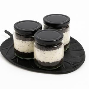 Le plateau décoratif en métal de couleur noire transforme chaque décor de table en un présentoir raffiné de chocolats, desserts et articles de service - Product Image 1