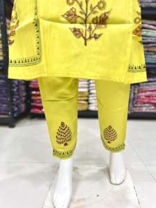 Atractiva muselina de seda con bordado y espejo Kurti Pant y Dupatta fabricante de India - Product Image 6