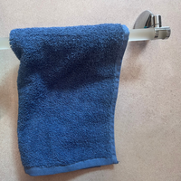 Porte-serviettes en verre trempé blanc givré avec support mural en acier inoxydable brossé Accessoire de salle de bain minimaliste et durable
